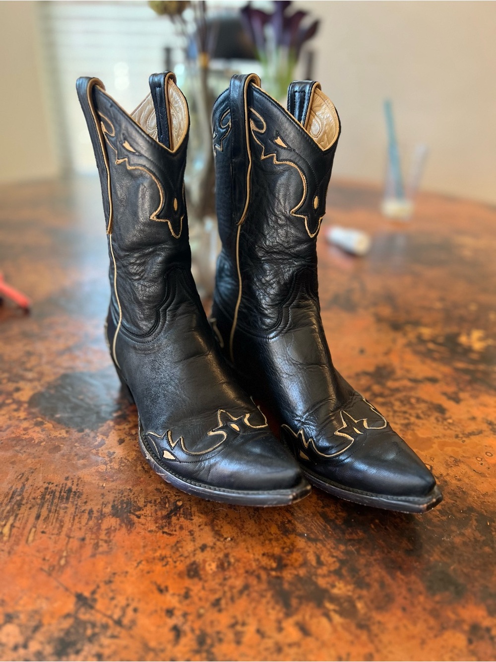 Old Gringo women’s Black LeatherCowboy Boots with Contrast Stitching